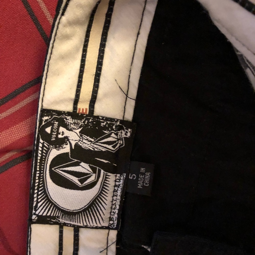 Cute black Volcom shorts